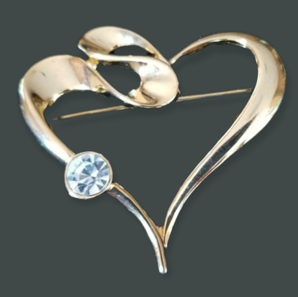 Vintage Jewelry - Vintage Heart Rhinestone Brooch Gold Tone